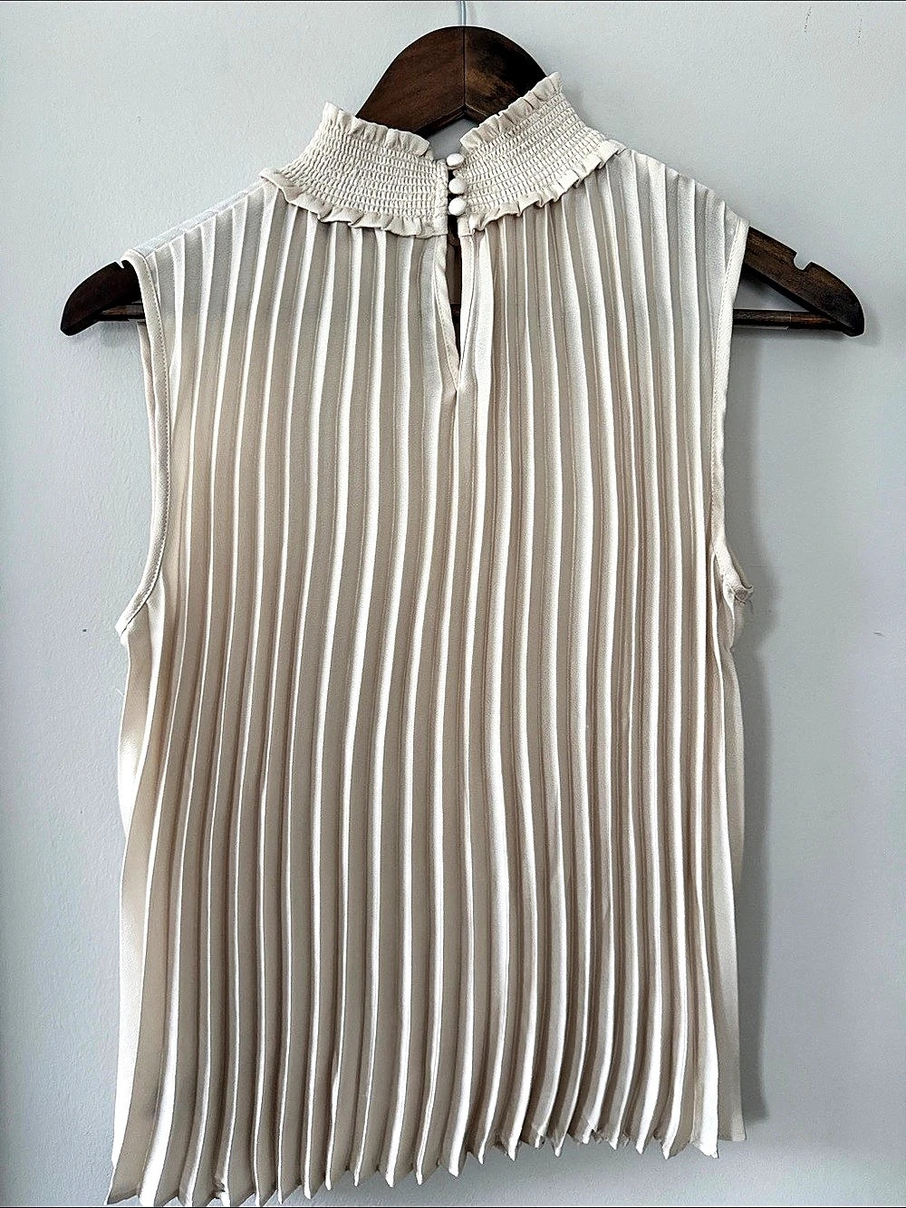 Nanette Lepore Pleated Sleeveless Blouse in Cream Size Small